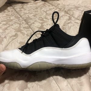 Retro Air Jordan 11 Tuxedo